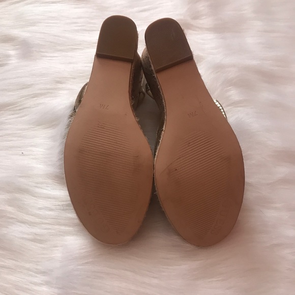 ｇｕｅｓｓ  ｇｏｌｄ  &  ｃｏｒｋ  ｓｔｒａｐｐｙ  ｗｅｄｇｅｓ - Picture 5 of 5